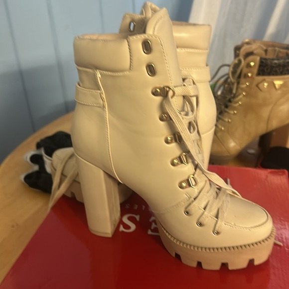 Guess - Picture 4 of 4